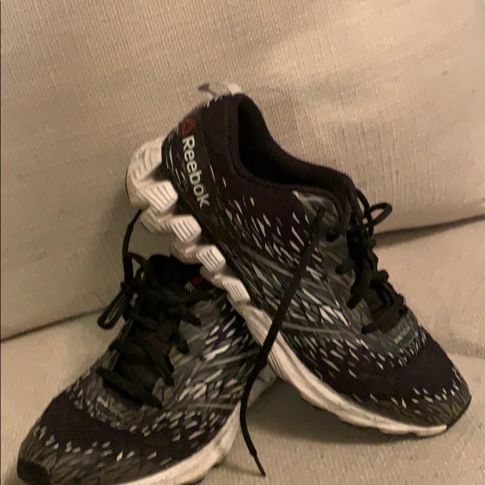 Reebok zig zag kids sneaker  size 6 1/2